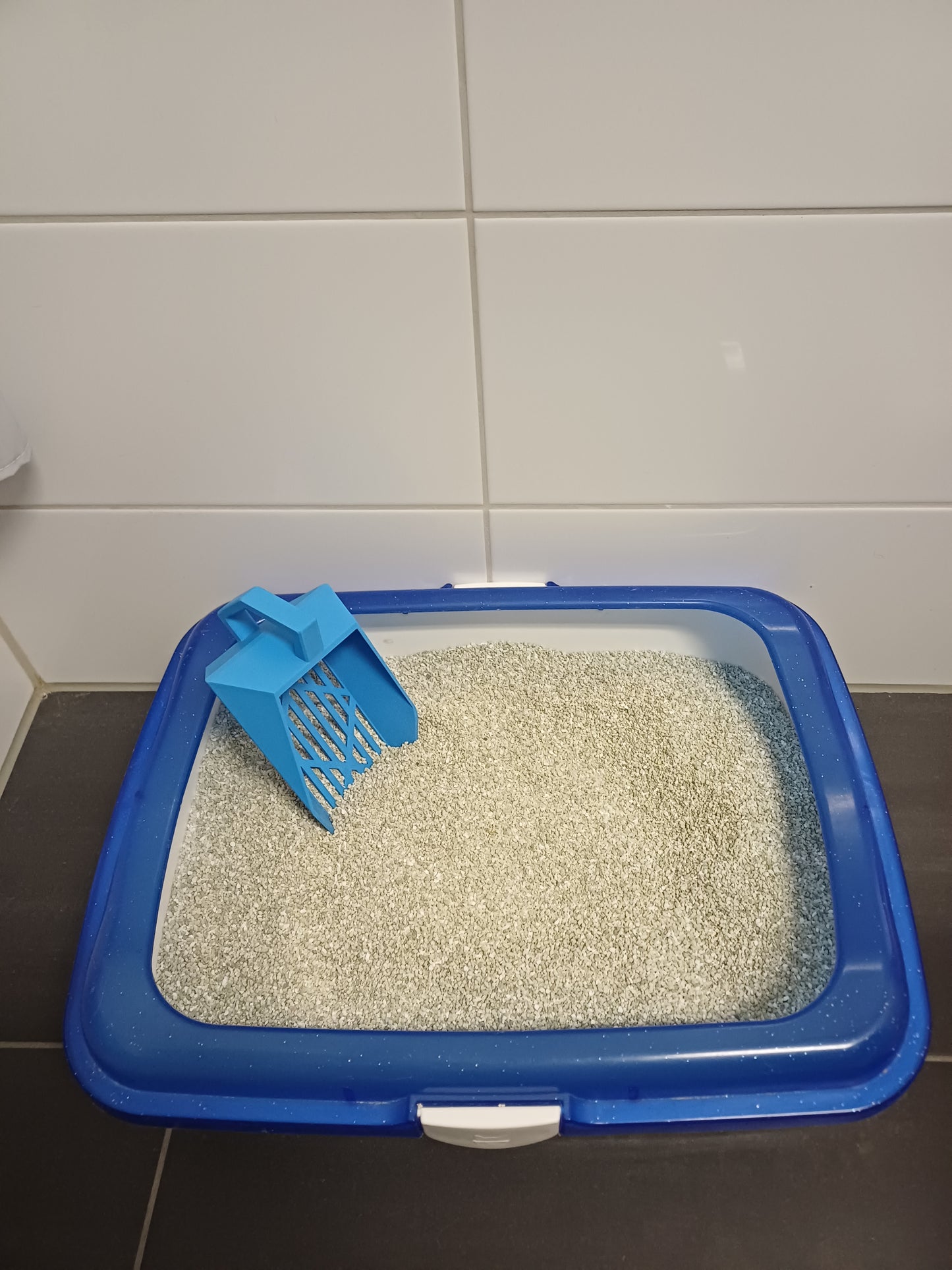 Katzenstreu-Schaufel